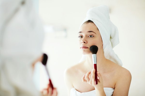 Quels sont les meilleurs conseils pour un maquillage de jour léger et naturel ?